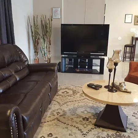 Beautiful 3 Bed/2 Bath Cozy Get Away Home-2