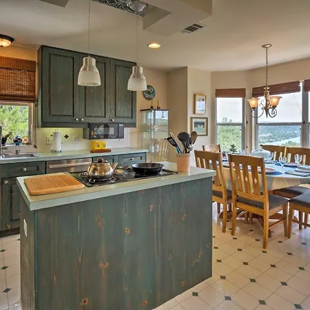 2 Furnished Decks & Lake Views: Austin Escape-2