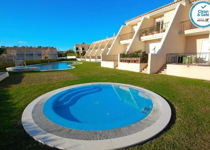House F São Rafael Beach - Free Wifi&Airco, NETFLIX ready - 300m from the beach