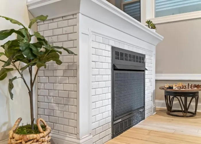 Luxe 6Br House Trendy Logan Square Garage Access