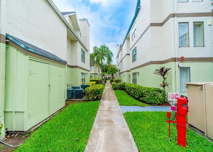 Vacation rental: Doral Inn & Suites Miami Airport West
