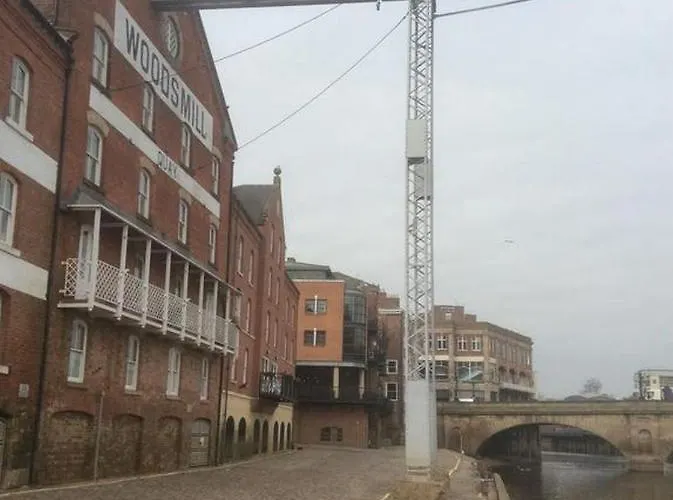 Woodsmill Quay s