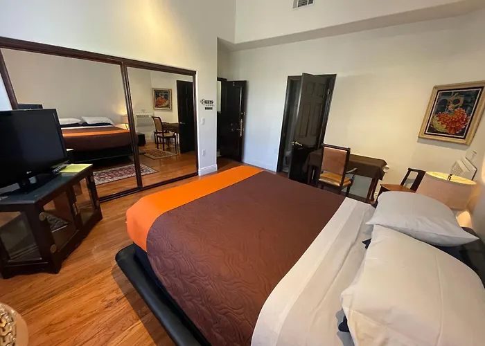 Entire Second Flr - Santa Monica Luxury Roman Villa