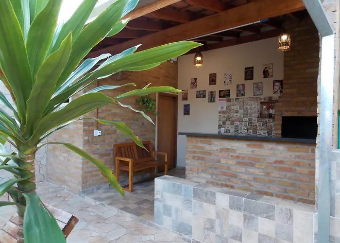 Vila: Chalé Paraíso com piscina privativa em Brotas SP