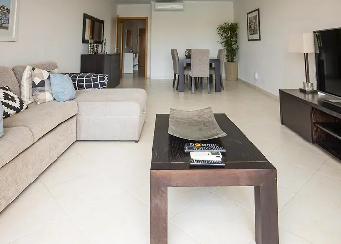House F São Rafael Beach - Free Wifi&Airco, NETFLIX ready - 300m from the beach