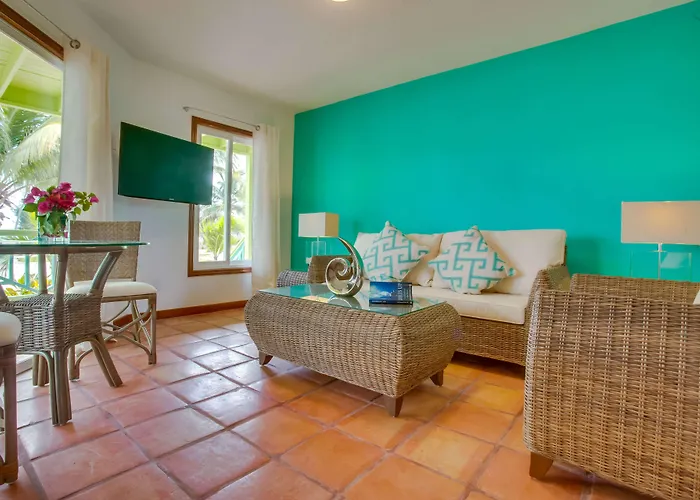 Hotels with pool Costa Blu Beach Resort, Trademark Collection By Wyndham (Adults Only)