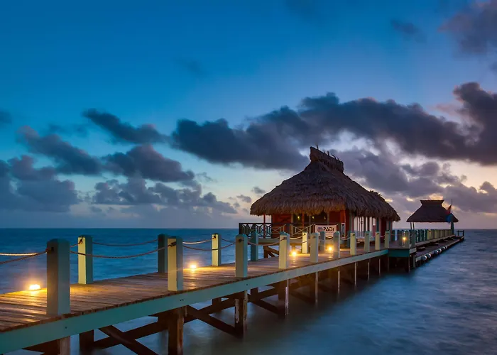 Hotels with pool Costa Blu Beach Resort, Trademark Collection By Wyndham (Adults Only)
