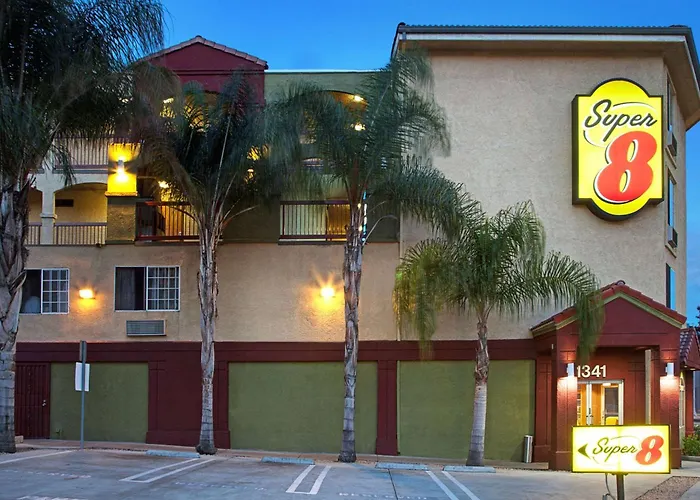 Motel: Super 8 By Wyndham Los Angeles Downtown