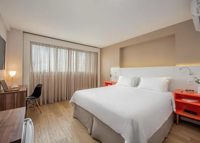 Hotel 4 estrelas: Intercity Curitiba Centro Cívico