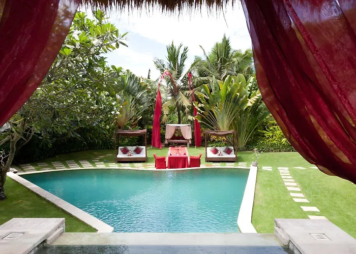 Hot Tub in Room Villa Mathis