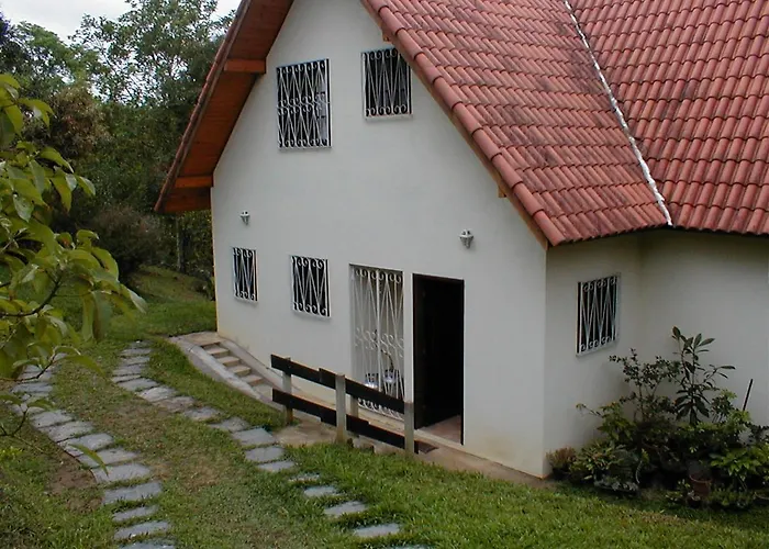  Casa Penedo Martinelli - Tranquilidade e muito verde