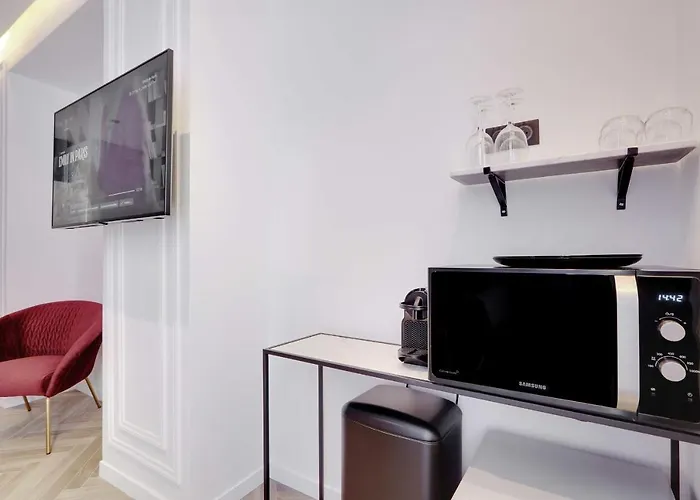 Couples Getaway Unit With Jacuzzi - City Center