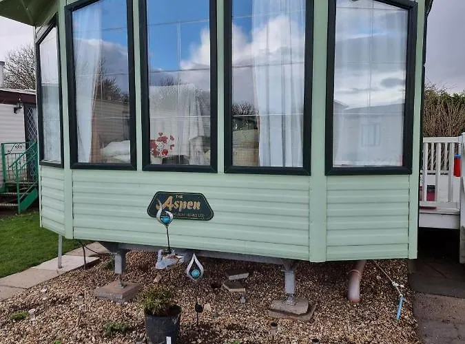 Campsite: Summerlands, Ingoldmells 8 Berth Caravan