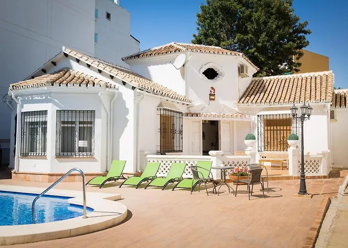 Holidays2Fuengirola Villa 6 Bedroom 200 Mts Beach