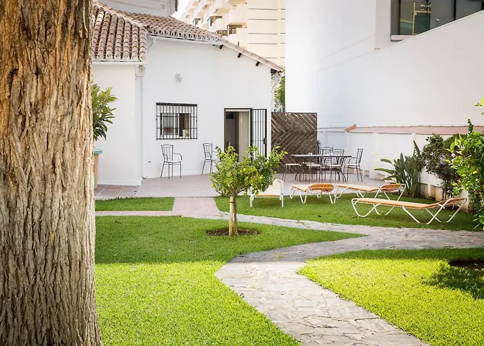 Holidays2Fuengirola Villa 6 Bedroom 200 Mts Beach