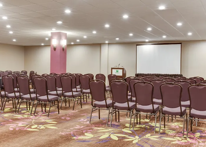 Trip to College Holiday Inn Toronto International Airport By Ihg