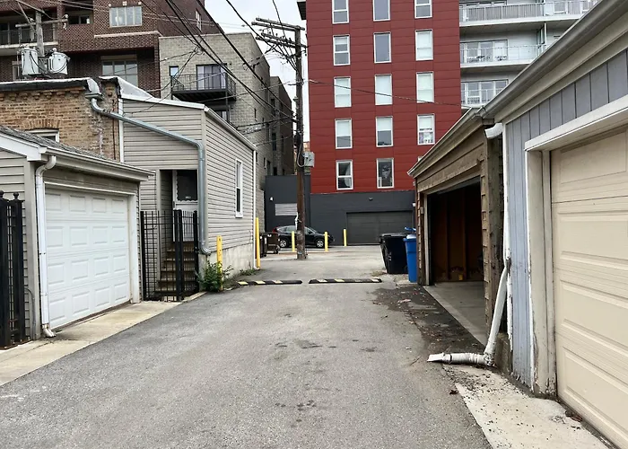 Designer Themed 4 Bedroom In Best Location With Patio And Fireplace