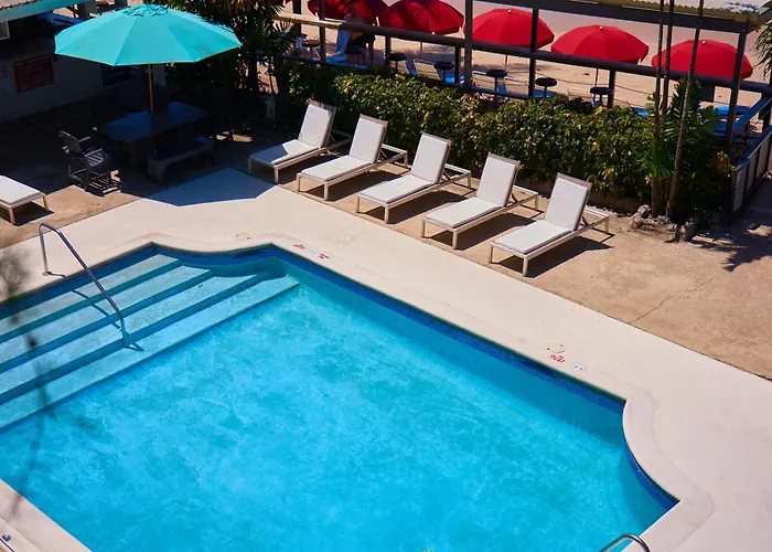 Resort: Tropical Sunset Beach Apartment Hotel