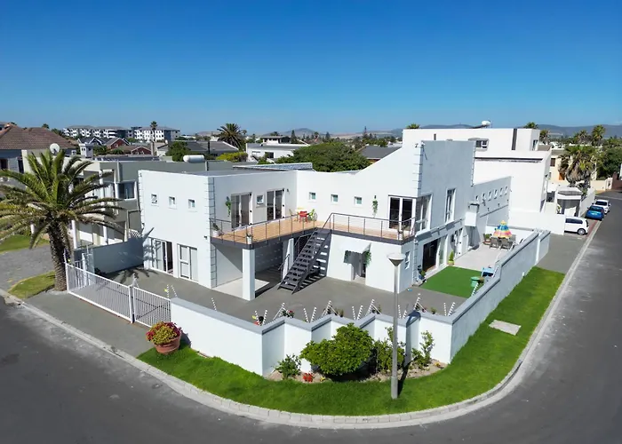 Family Hotel: Ocean Vibes