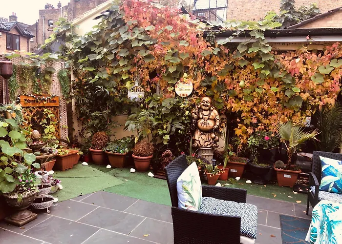 Cheerful 4 Bedroom House With Garden Free Parking