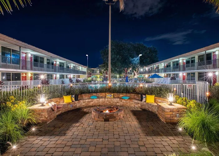 Pet Friendly hotel: Ramada By Wyndham Kissimmee Gateway - Free Theme Park Shuttle