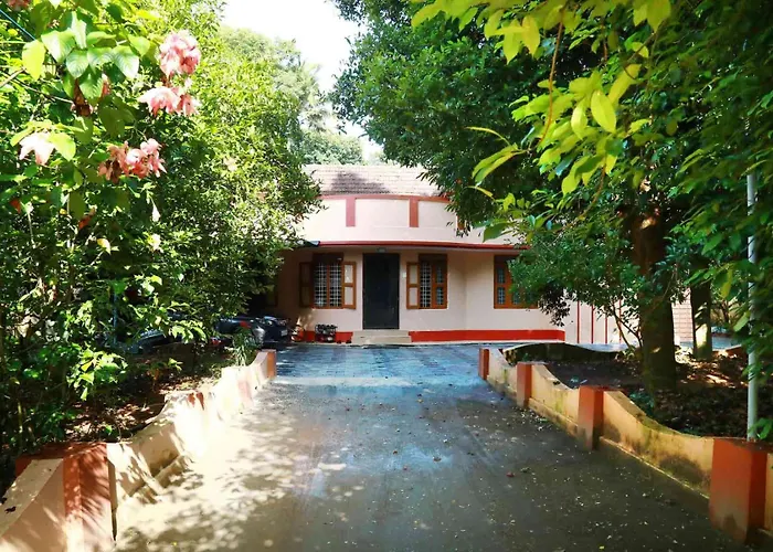 Back Packers Cochin Villa