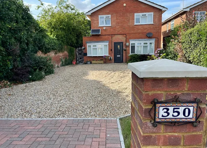 Cheap hotel: Private Double En-Suite Room At The Groves