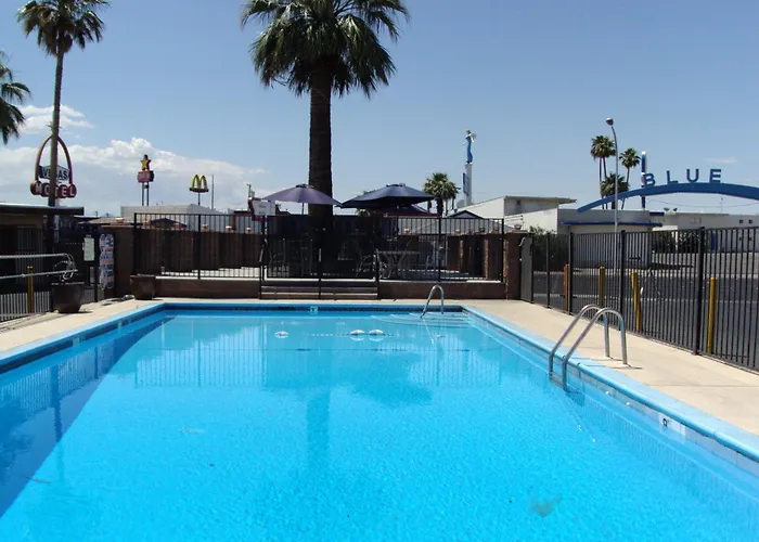 Motel: Desert Hills Motel