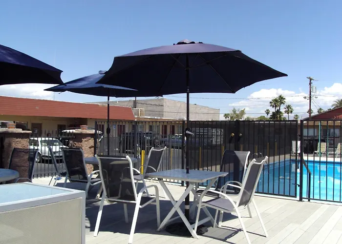 Motel: Desert Hills Motel