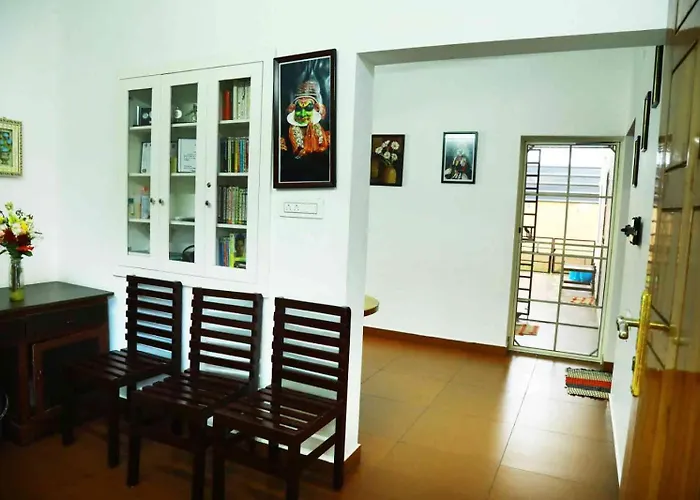 Back Packers Cochin Villa
