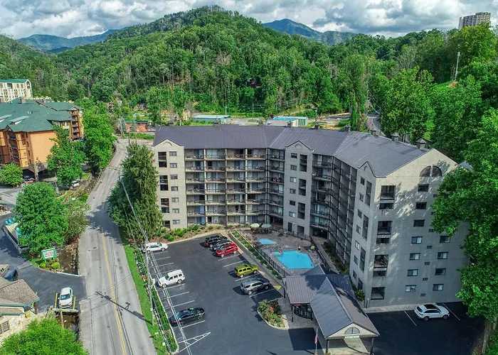 Hotel near College: Corner Unit Balcony Free Tix Location