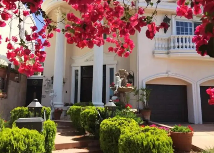 Entire Second Flr - Santa Monica Luxury Roman Villa