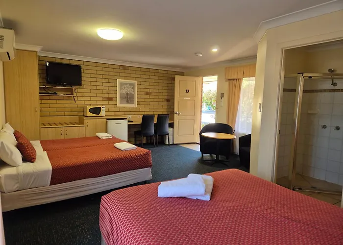 Cotswold Motor Inn