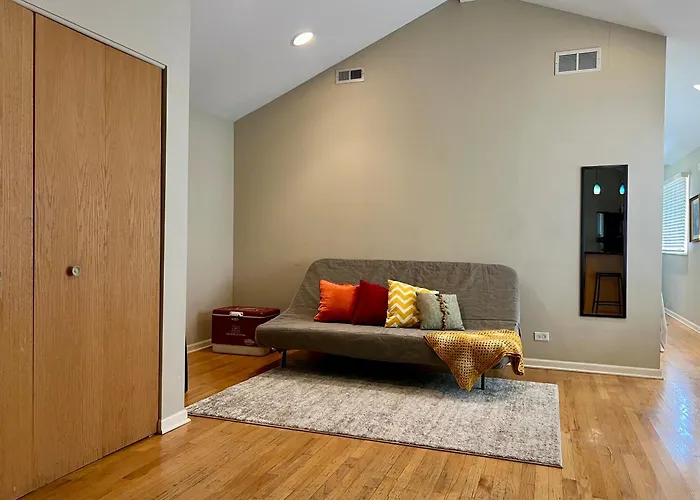 4 Bedroom Home In Best Location Parking Fireplace Back Yard Pets Welcome