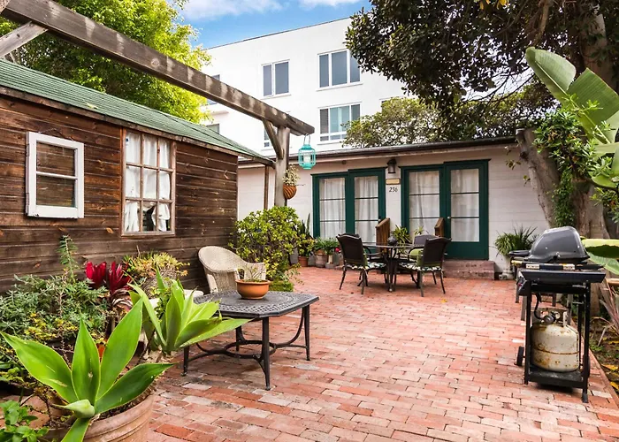 Redwood Hollow Cottages