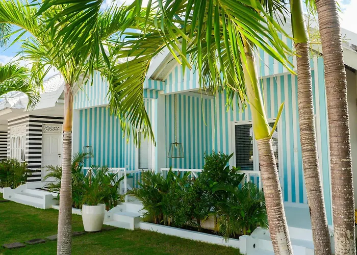 Hotel with view: Ria Uluwatu, Tropical Chic Hotel