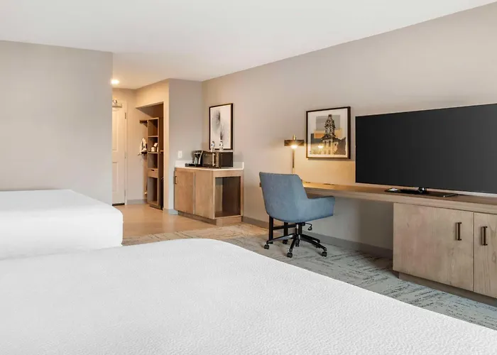 Luxury hotel only: Hilton Garden Inn Charlotte/Concord