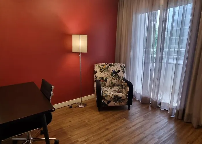 Apart-hotel: Flat moderno aconchegante mobiliado e com sacada Ibirapuera