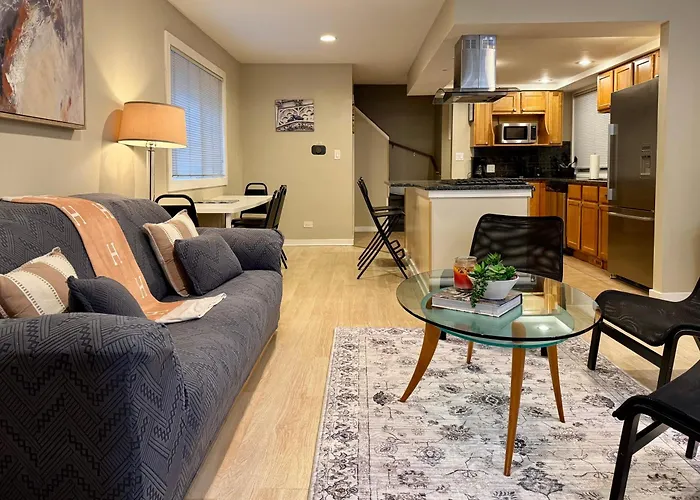 Designer Themed 4 Bedroom In Best Location With Patio And Fireplace