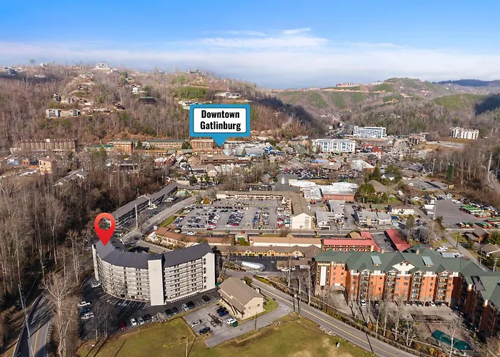 Hotel near College: Corner Unit Balcony Free Tix Location