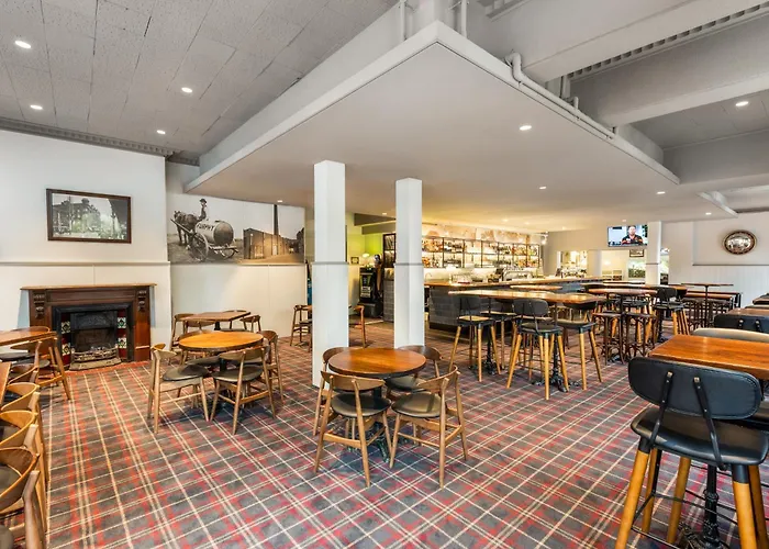 Hostel: College Lawn Hotel