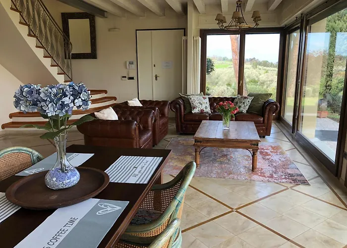 Villa Rolls - Porzione di Villa con piscina,giardino e parcheggi