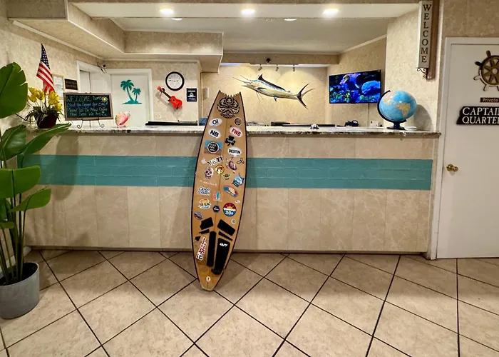 Motel: Hole Inn The Wall Hotel - Fort Walton Beach - Sunset Plaza - Nearby Beaches & Hurlburt