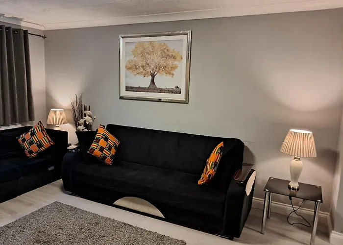 Modern & Spacious - Walk To London Excel- Parking