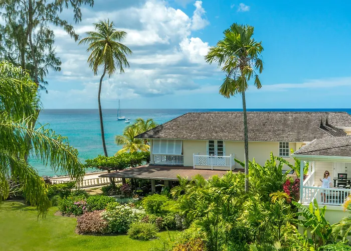 Hotel near College: Coral Reef Club