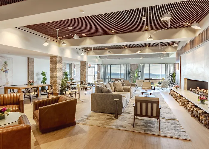 Cheap hotel: West Bay Beach, A Holiday Inn Resort