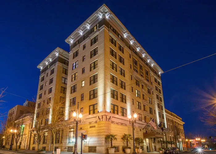Hotel near College: Hotel Deluxe
