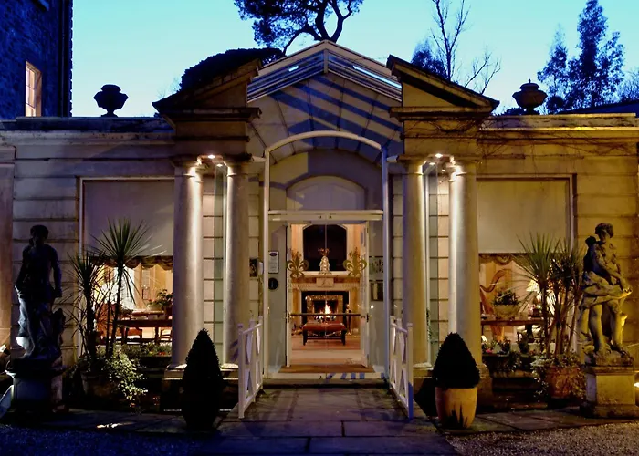Сity center hotels Marlfield House Relais Et Chateaux