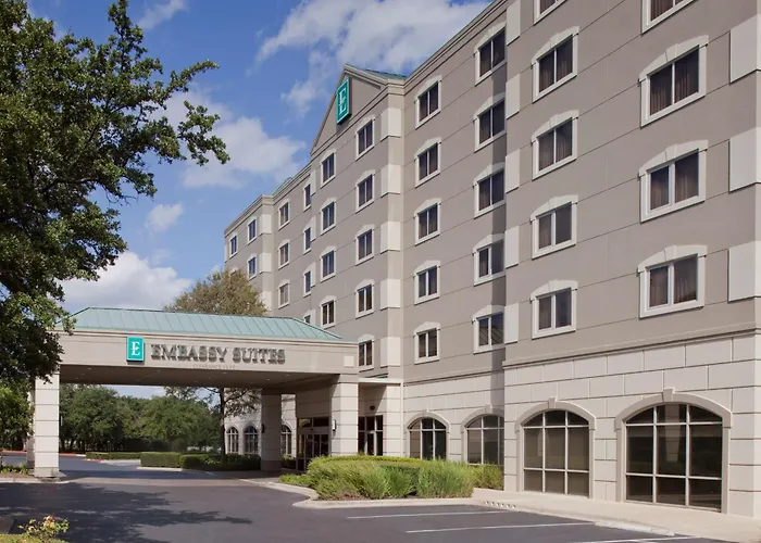Jacuzzi hotel: Embassy Suites By Hilton Austin Arboretum
