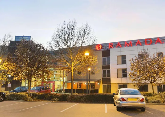 Luxury hotel only: Ramada London North